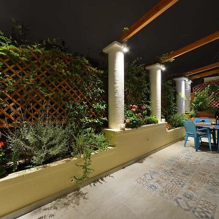 Oasis Veranda Under Columns.Kolonaki Embassy Area. 아테네 외부 사진