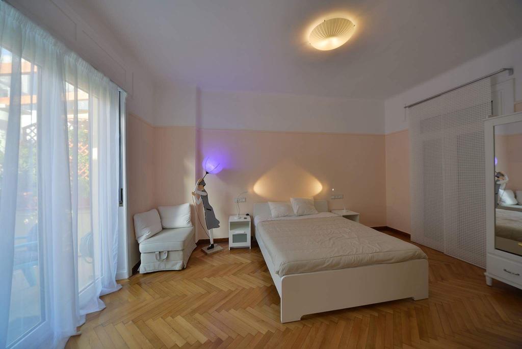 Oasis Veranda Under Columns.Kolonaki Embassy Area. 아테네 외부 사진